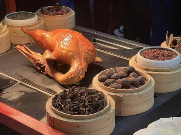 Vịt quay, xá xíu Hong Kong ngon cỡ nào? Ăn ở đâu chuẩn vị?