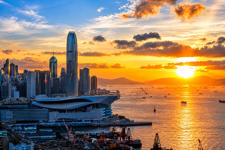 Nhóm bạn đi Hong Kong chơi gì vui? Gợi ý điểm vui chơi và góc check-in đẹp