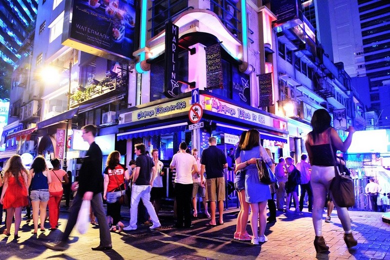 Nhóm bạn đi Hong Kong chơi gì vui? Gợi ý điểm vui chơi và góc check-in đẹp